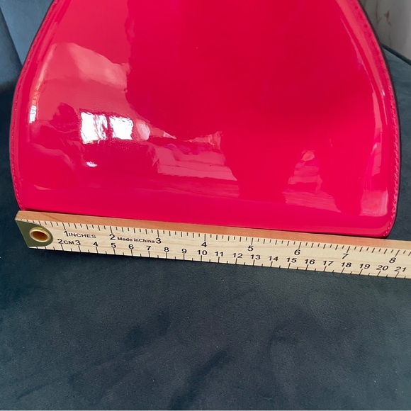 Hot pink handbag with gem clasp. - Picture 3 of 7